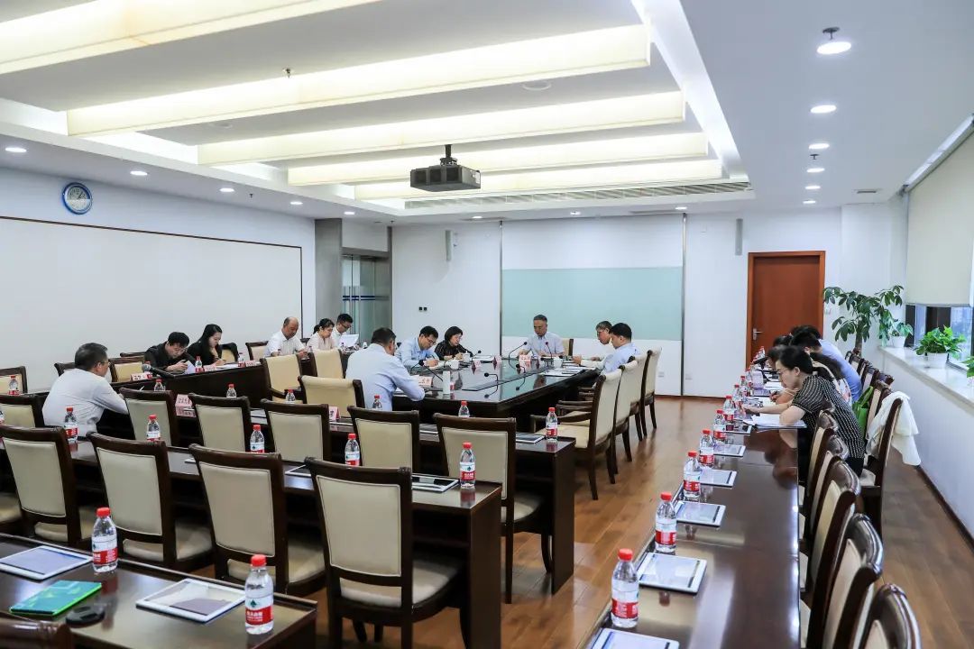 開門納諫匯民智 共商涉企新篇章——區(qū)政府常務(wù)會議首次邀請公眾代表共議涉企議題